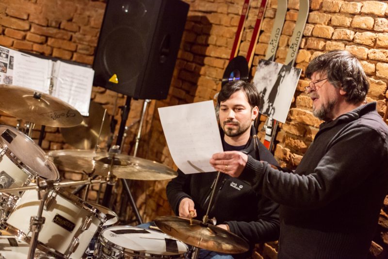 Atelier de tobe la Music Hub Sibiu sustinut de Lucian Fabro, tobosar