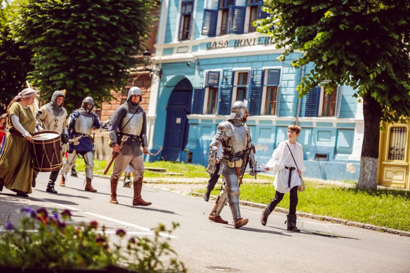 Straja Cetatii Mediasului, cavaleri medievali in Medias